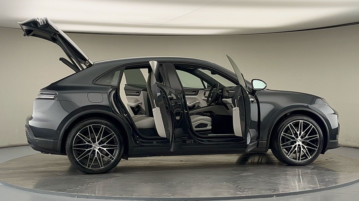 More views of Porsche Macan