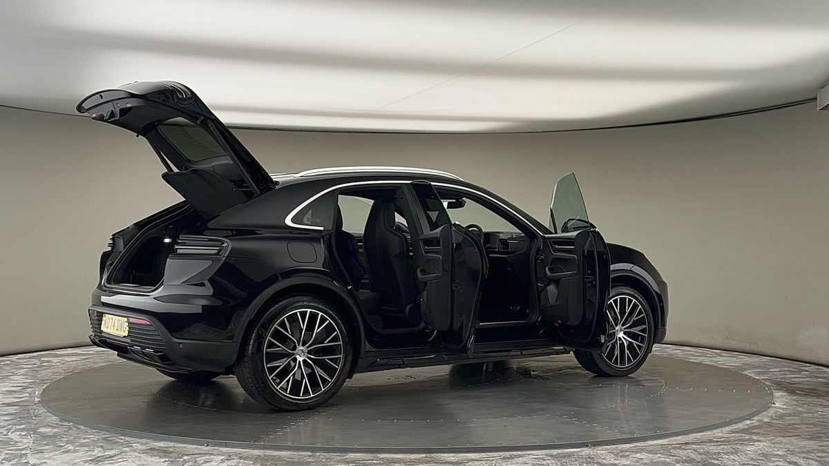 More views of Porsche Macan