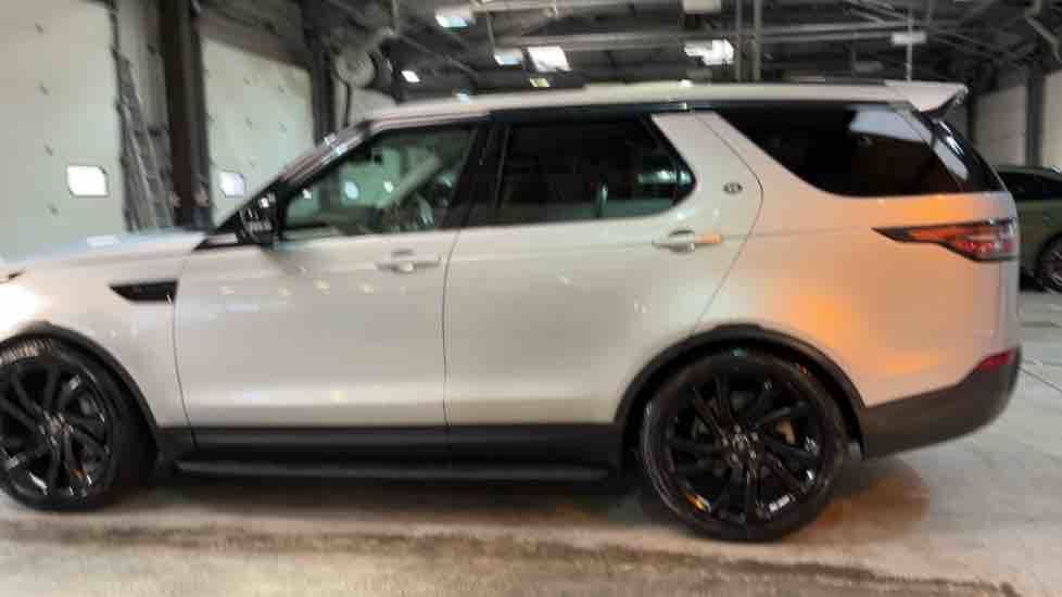 More views of Land Rover Discovery