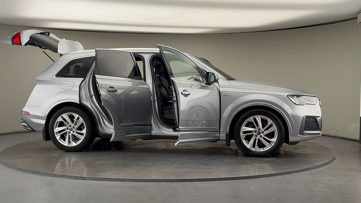 More views of Audi Q7