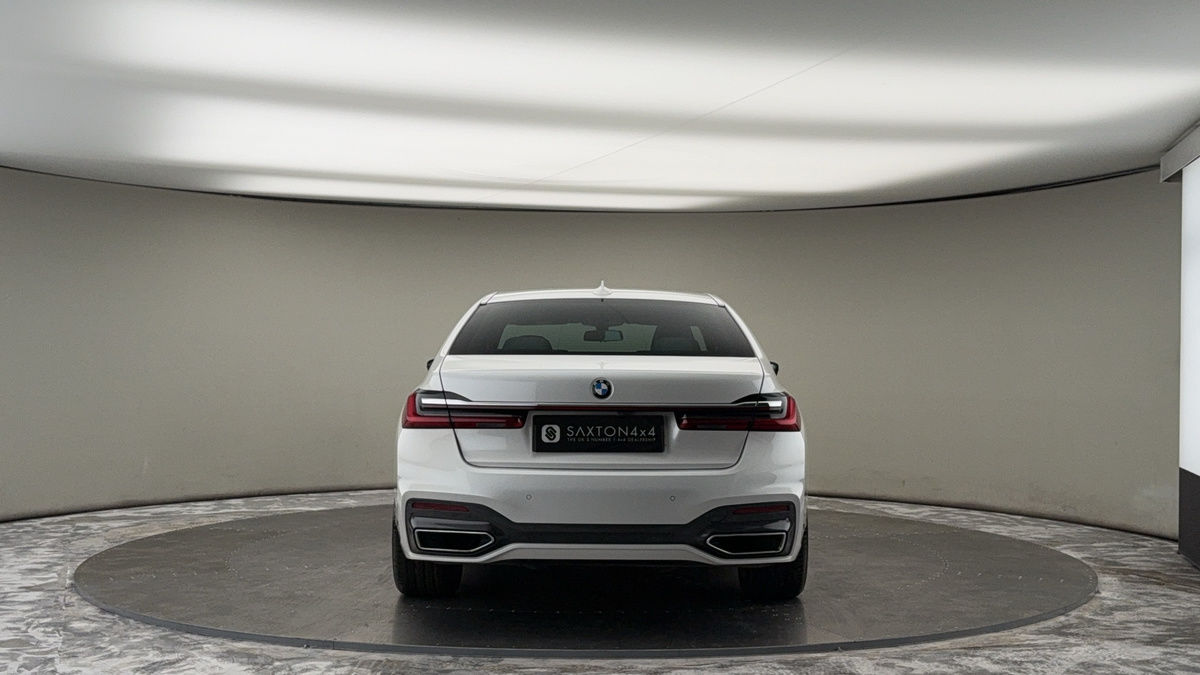 BMW 7 Series Image 3