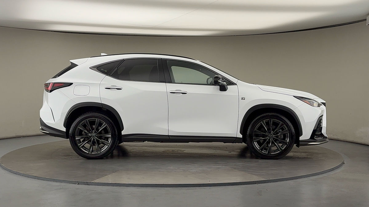 Lexus NX Image 16