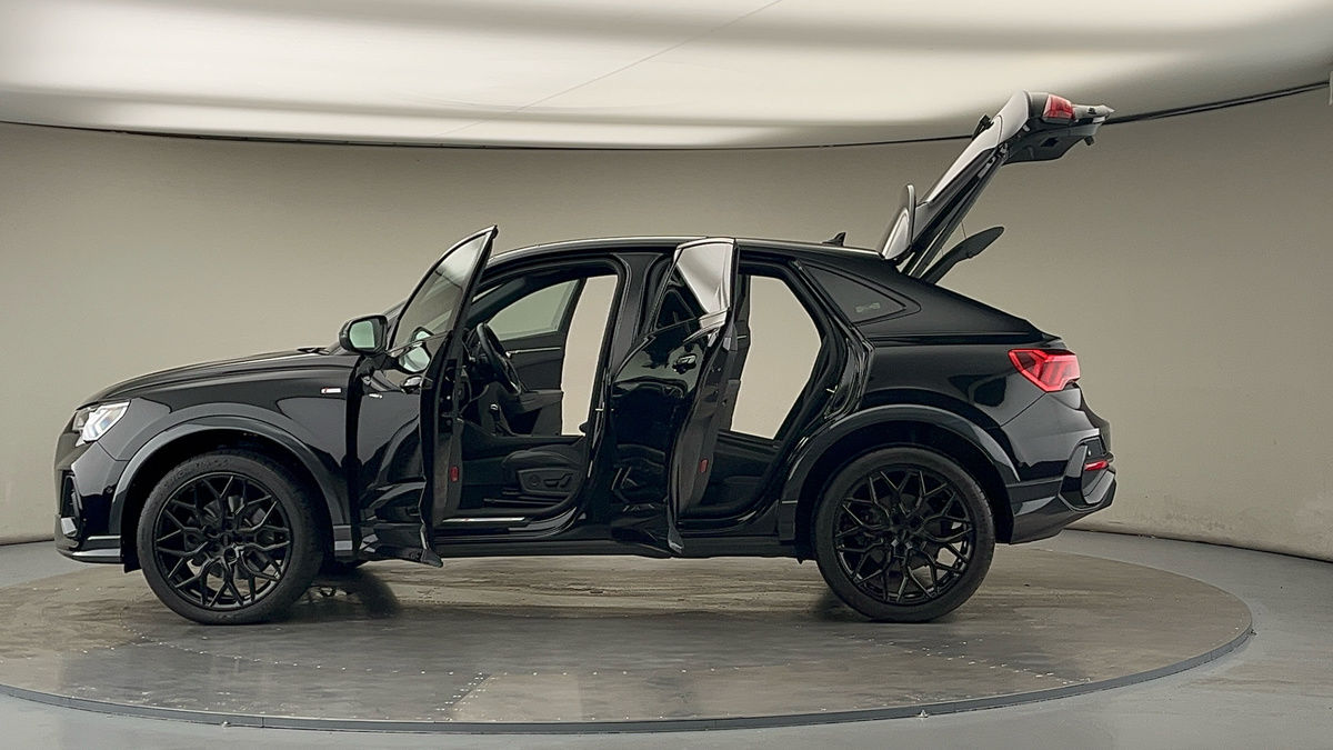 More views of Audi Q3