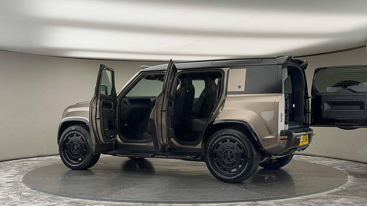 More views of Land Rover Defender 110