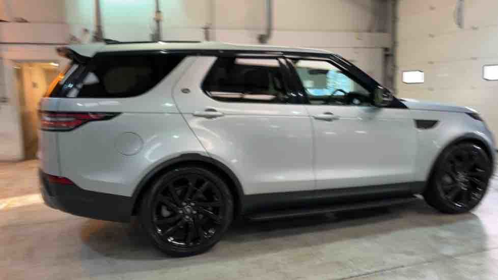 More views of Land Rover Discovery