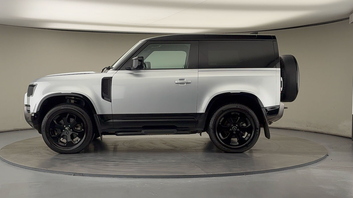 Land Rover Defender 90 Image 15