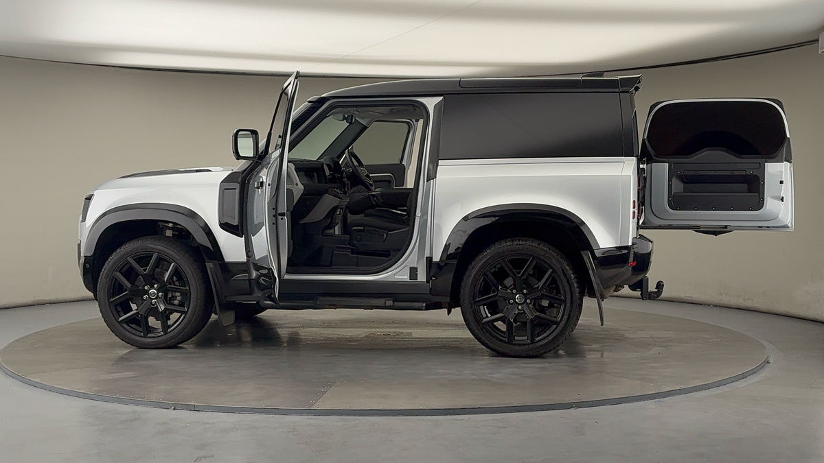 More views of Land Rover Defender 90