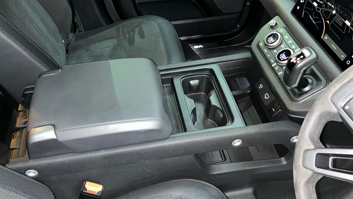 Land Rover Defender 110 Image 18