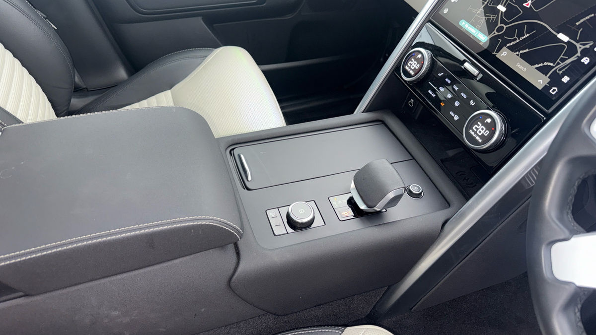 Land Rover Discovery Image 18