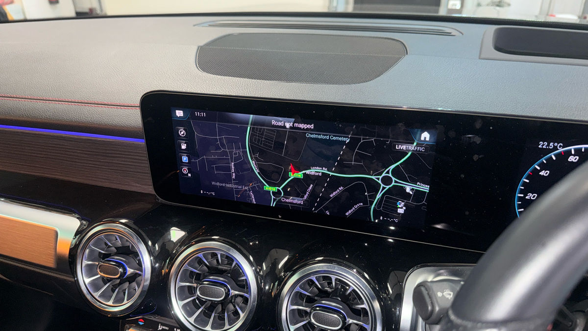 Mercedes-Benz EQB Image 17