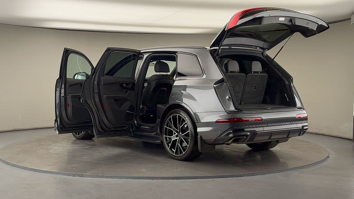 More views of Audi Q7