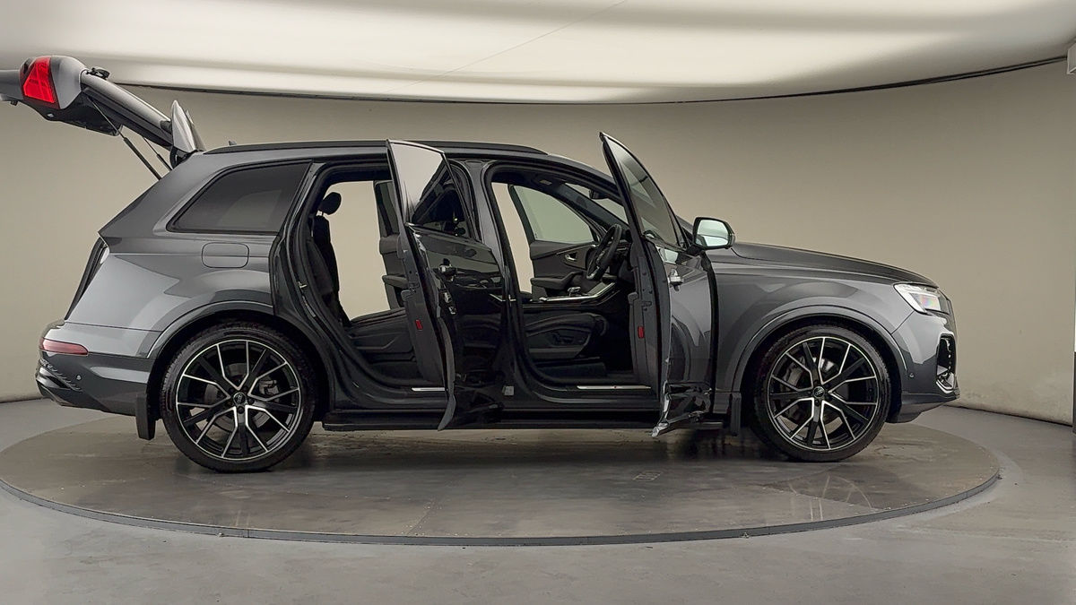More views of Audi Q7