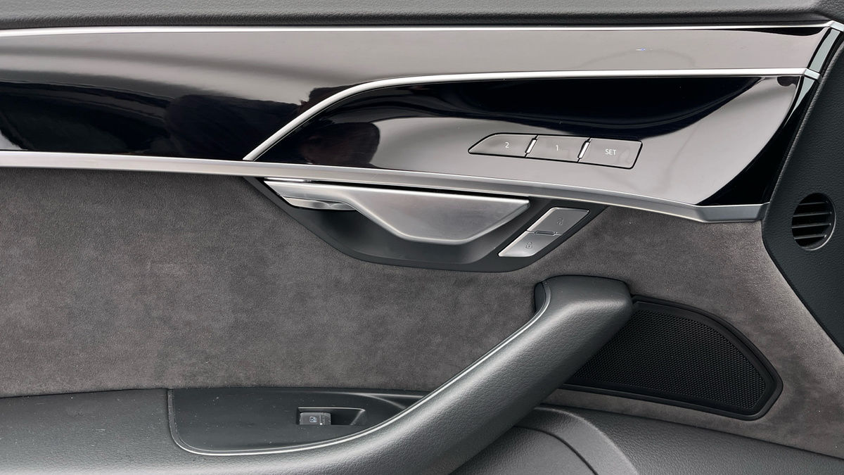 Audi A8 Image 19