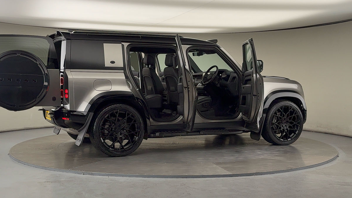 More views of Land Rover Defender 110