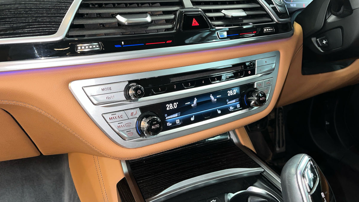 BMW 7 Series Image 6