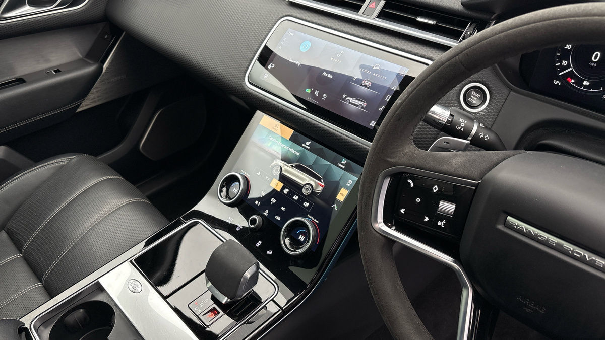 Land Rover Range Rover Velar Image 18