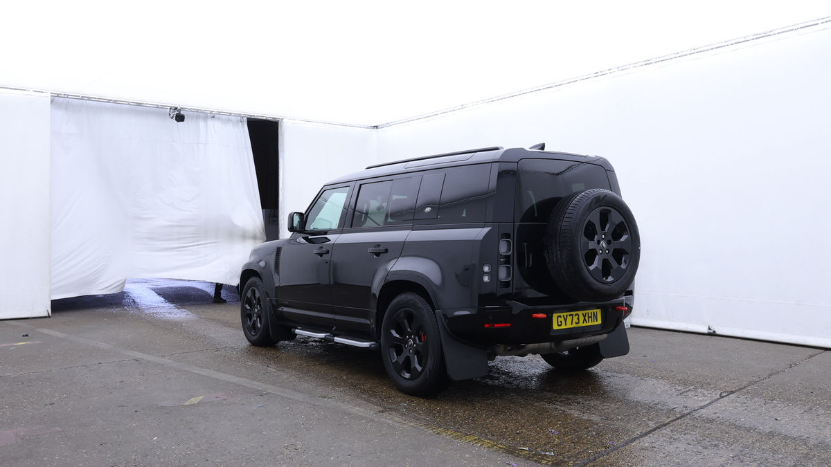 Land Rover Defender 110 Image 3