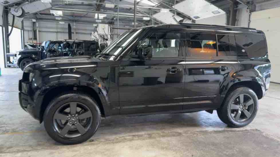 More views of Land Rover Defender 110