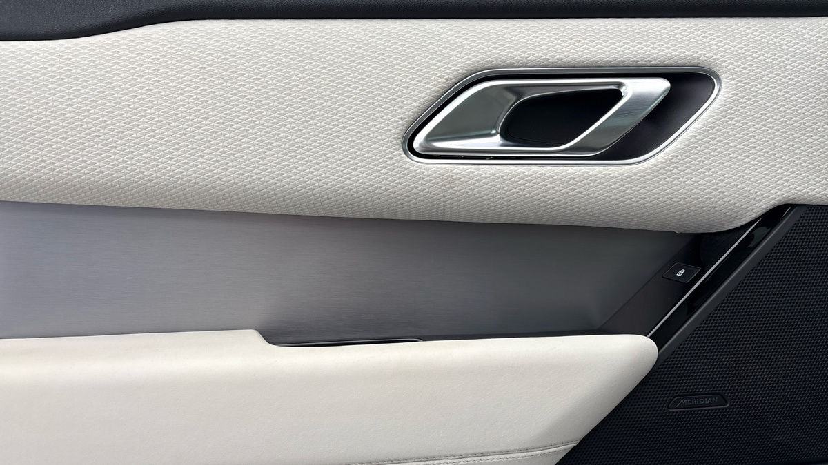 Land Rover Range Rover Velar Image 19