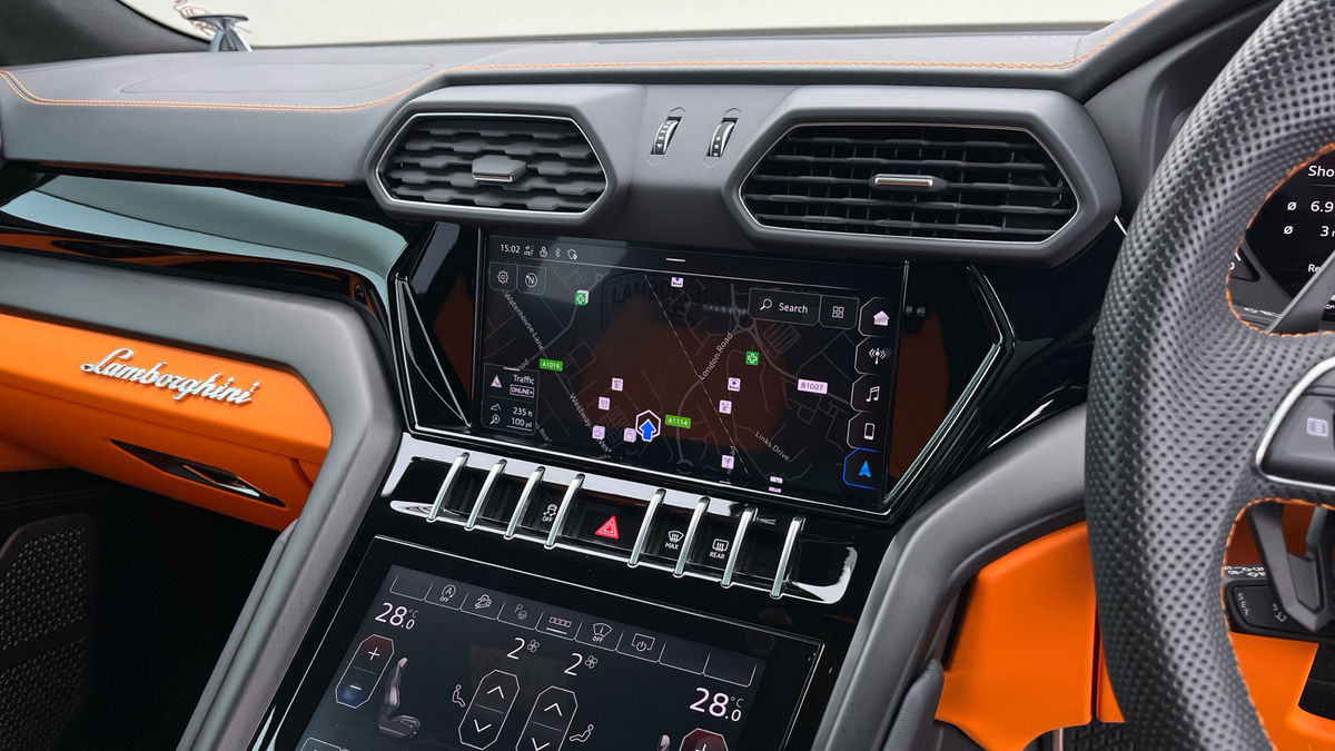 Lamborghini Urus Image 17