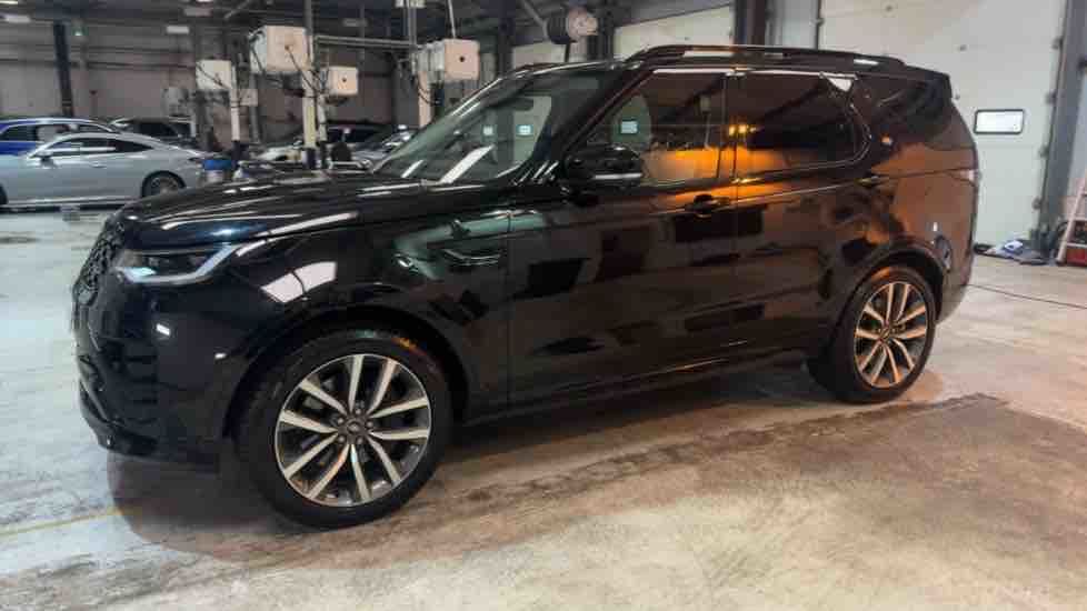 More views of Land Rover Discovery