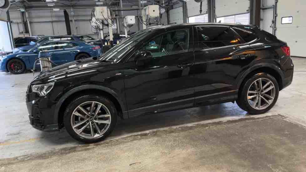 More views of Audi Q3