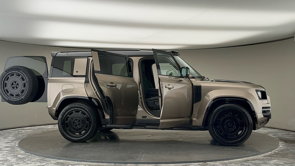 More views of Land Rover Defender 110