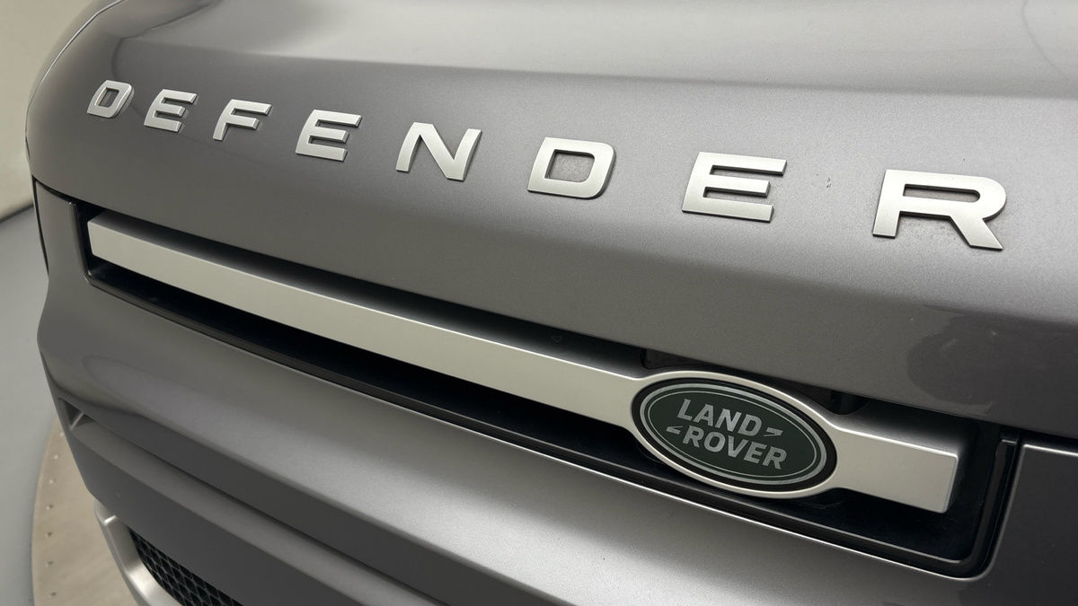 Land Rover Defender 110 Image 24