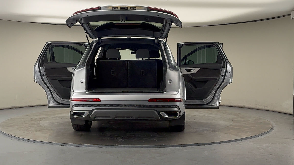 More views of Audi Q7