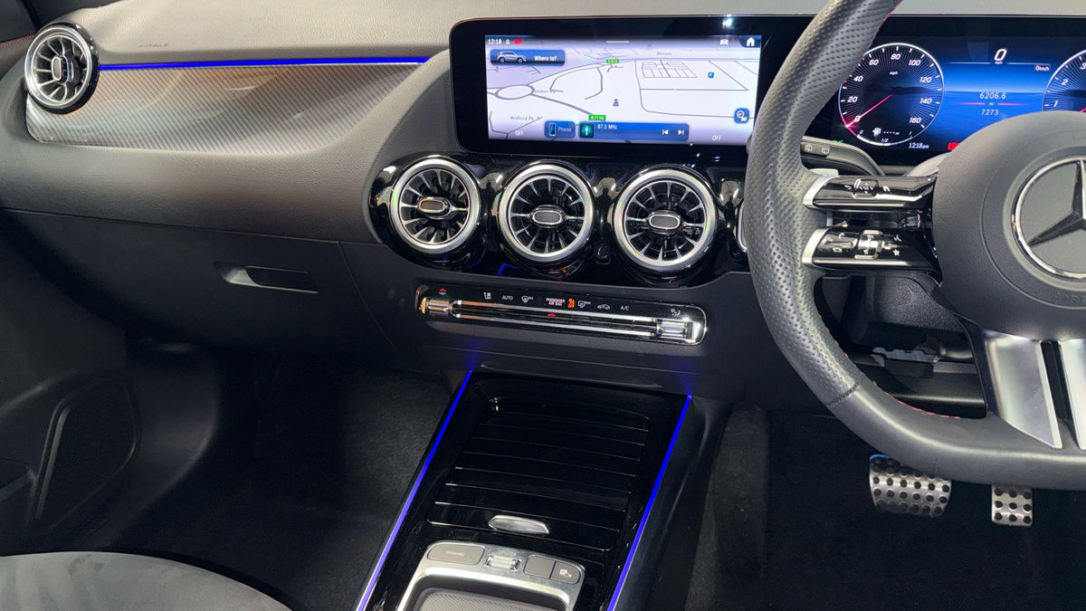 Mercedes-Benz GLA Image 13