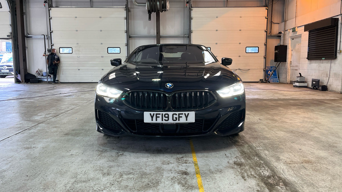BMW 8 Series Image 23