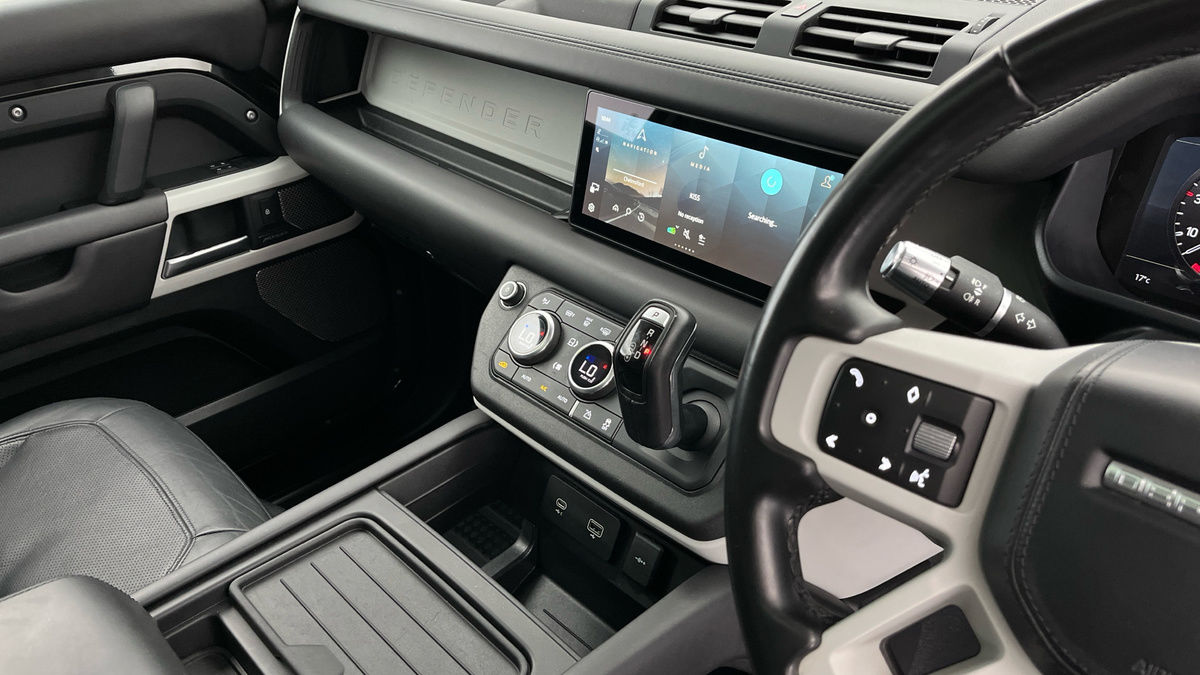Land Rover Defender 90 Image 18