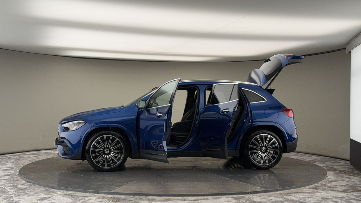 More views of Mercedes-Benz GLA