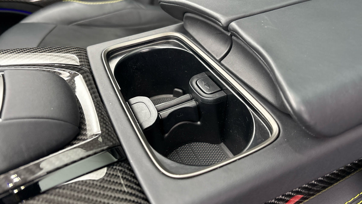 Aston Martin DBX Image 30