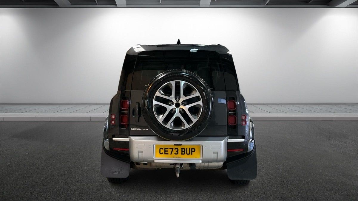Land Rover Defender 110 Image 4