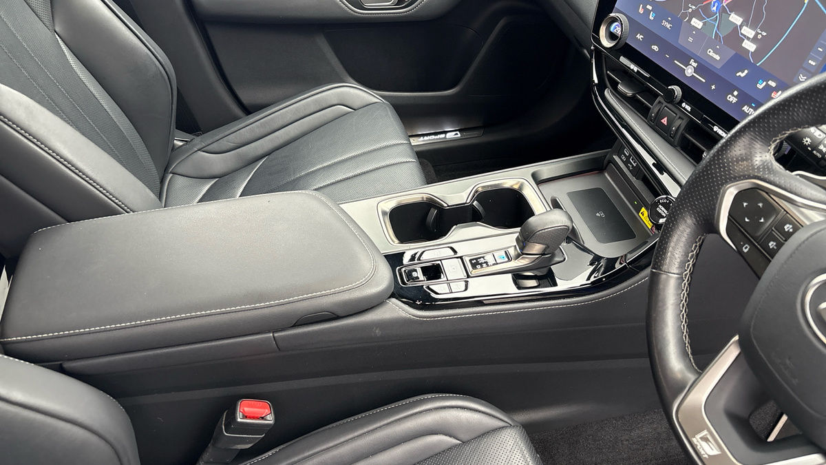 Lexus NX Image 18