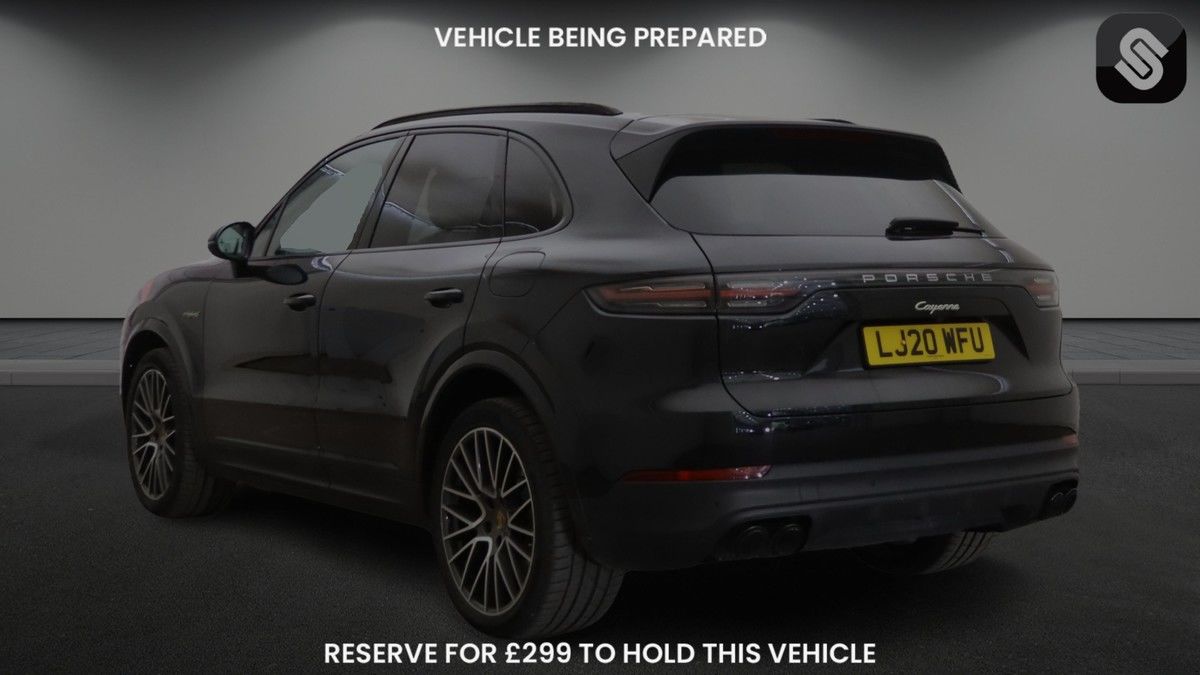 Porsche Cayenne Image 3
