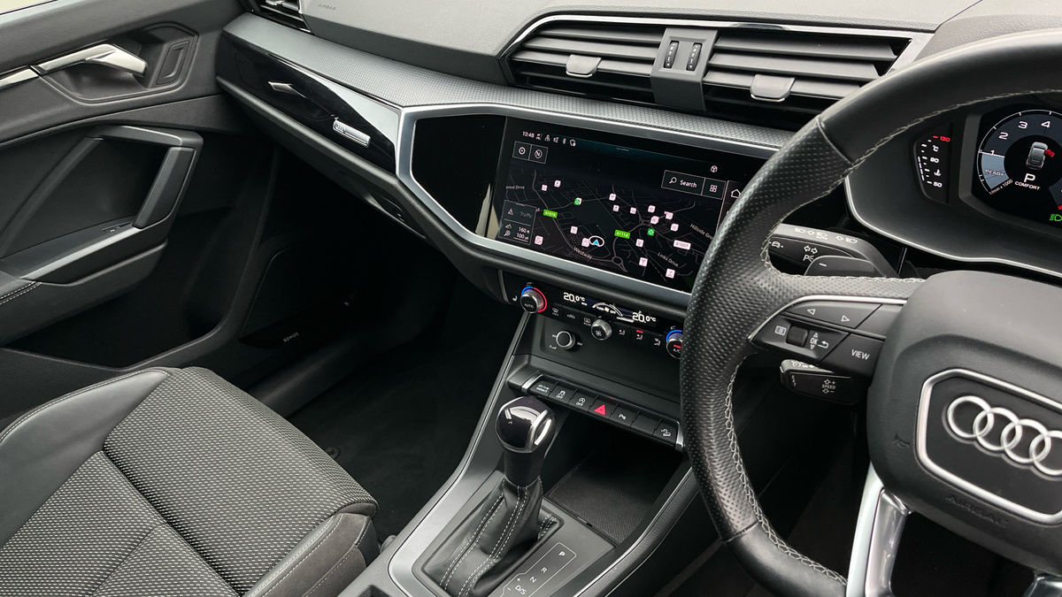 Audi Q3 Image 18