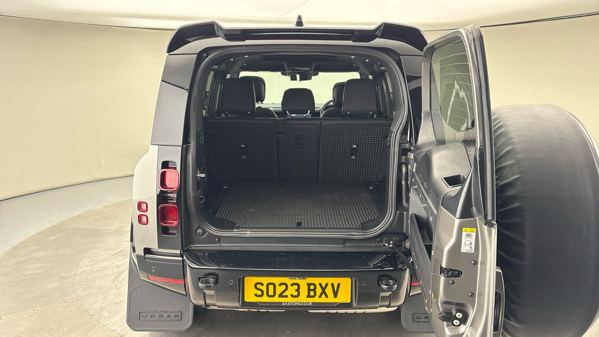 Land Rover Defender 110 Urban Image 21