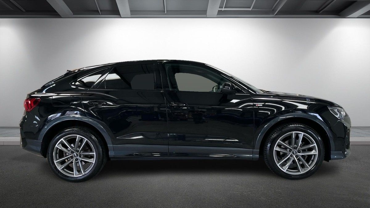 Audi Q3 Image 16