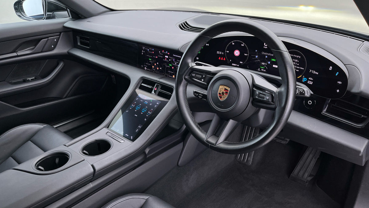 Porsche Taycan Image 12