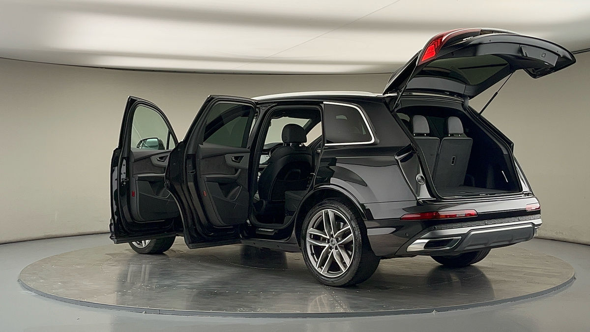More views of Audi Q7
