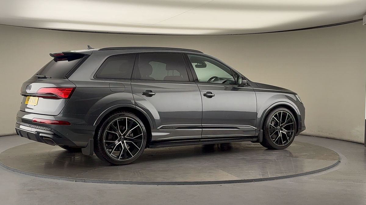 More views of Audi Q7