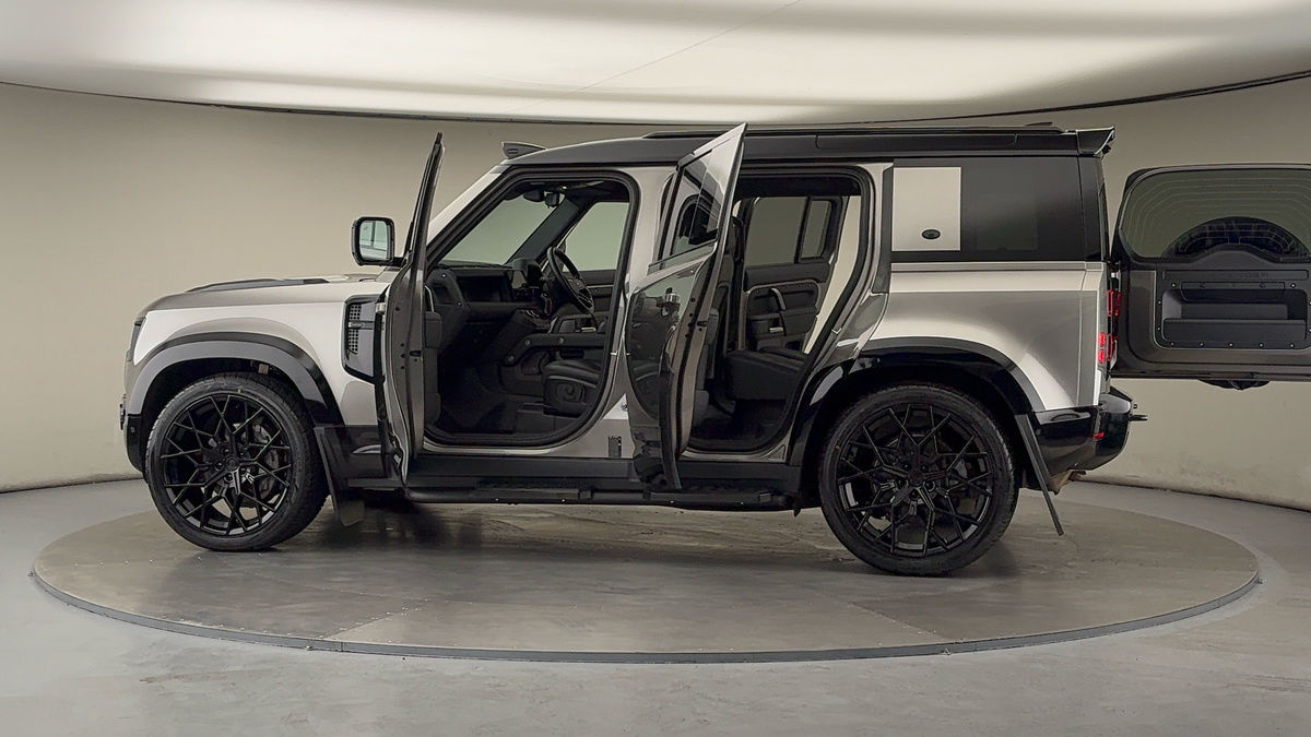 More views of Land Rover Defender 110