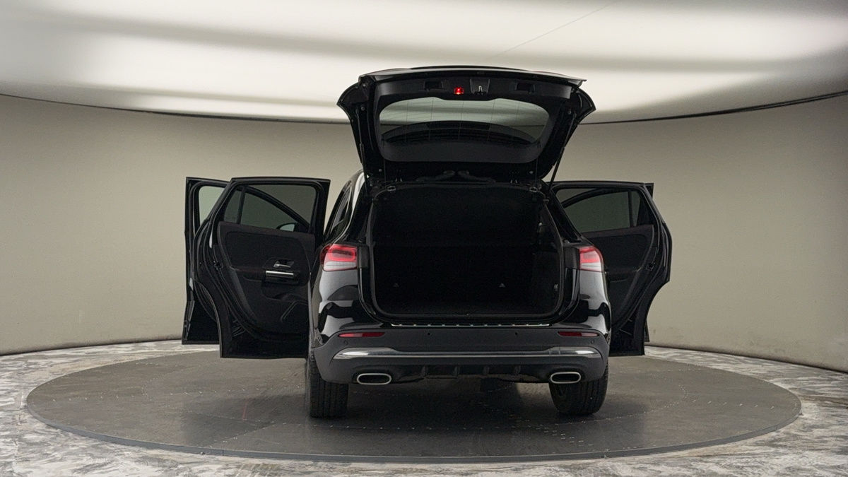 More views of Mercedes-Benz GLA