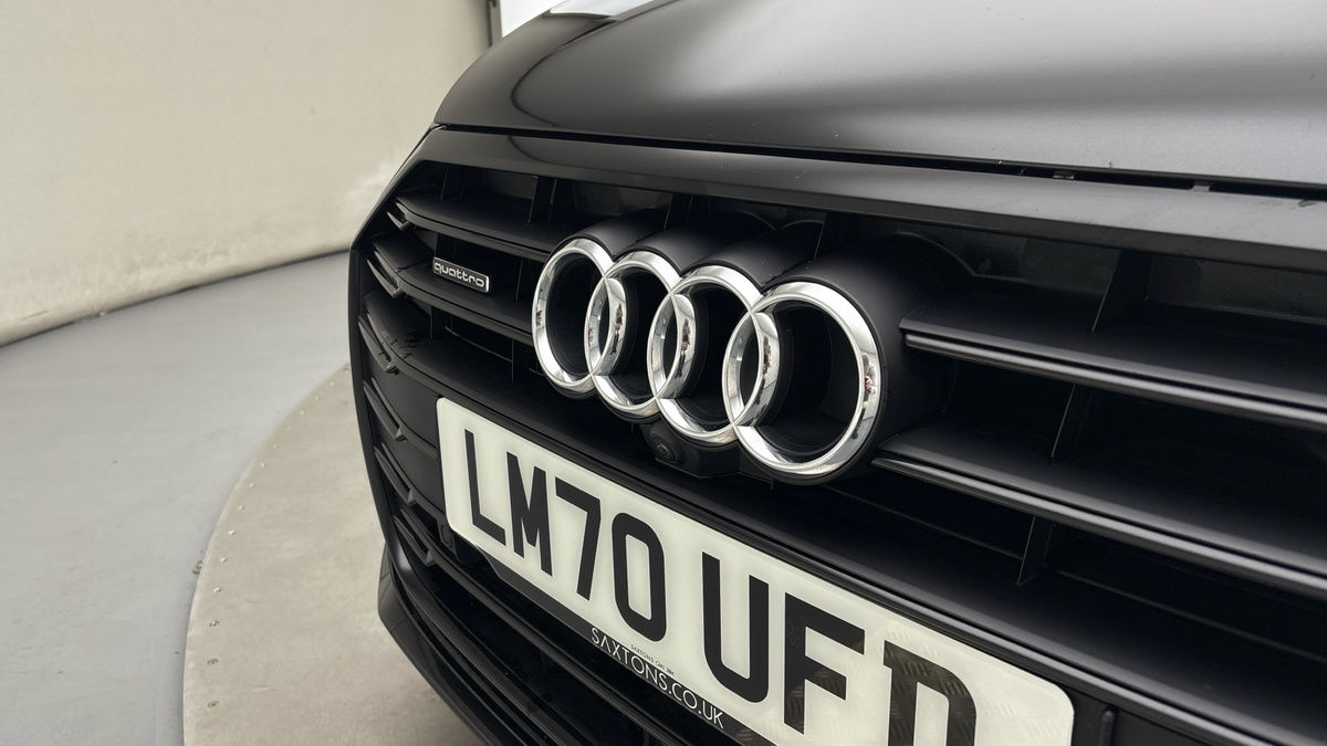 Audi A8 Image 30