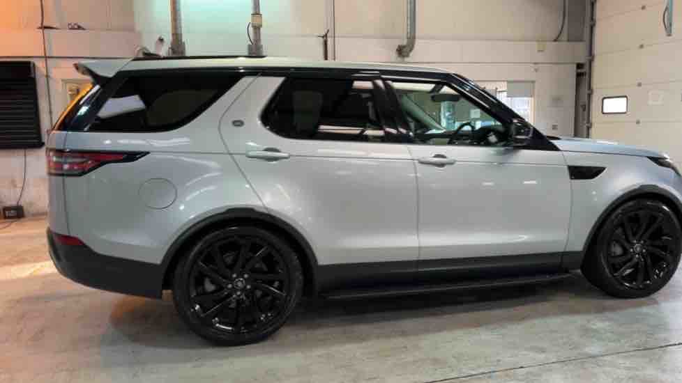 More views of Land Rover Discovery