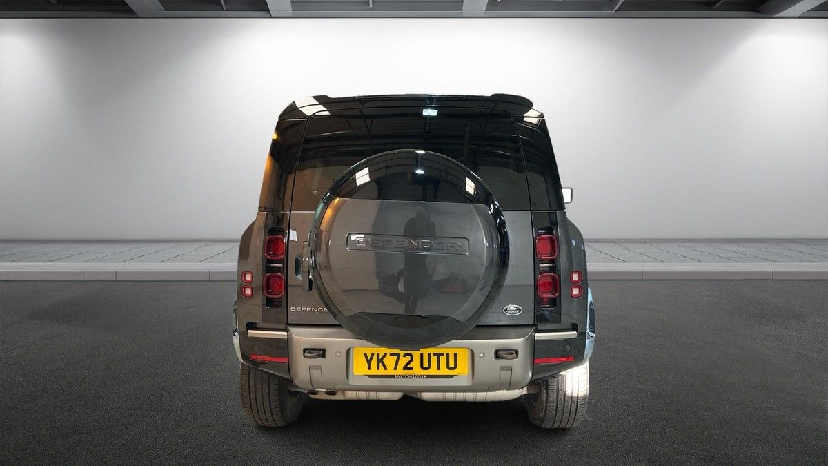 Land Rover Defender 110 Image 4