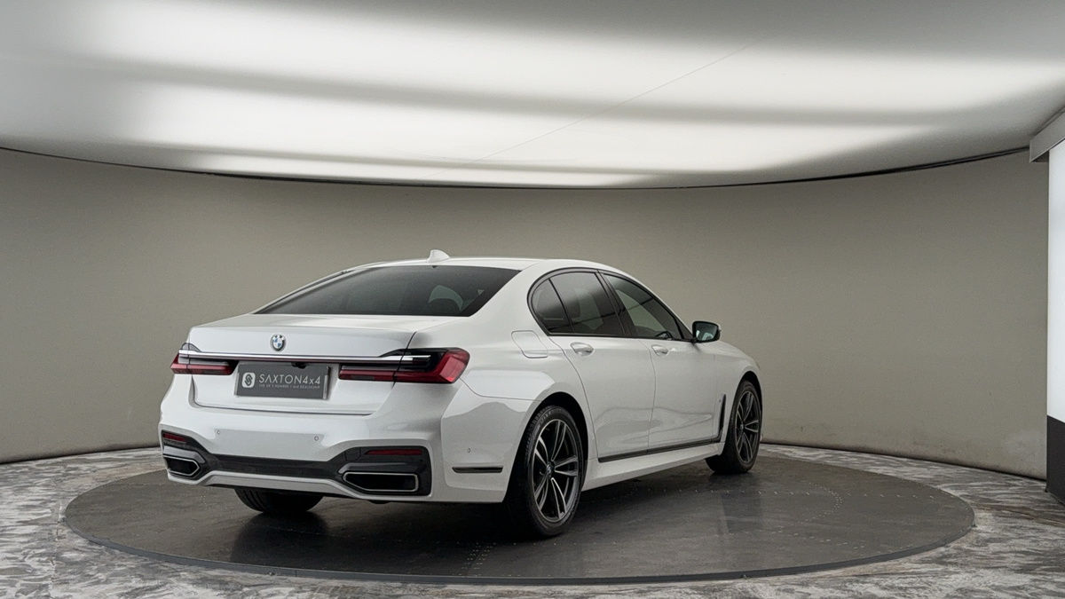 BMW 7 Series Image 21