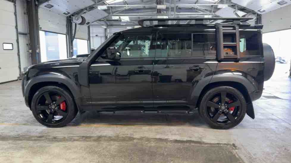 More views of Land Rover Defender 110